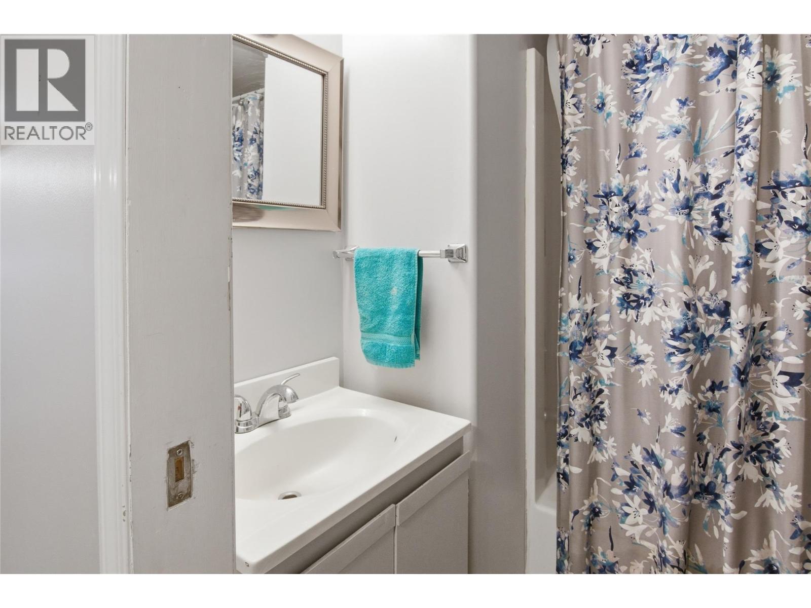 87 Thor Drive, Kamloops, BC - Indoor Photo Showing Bathroom