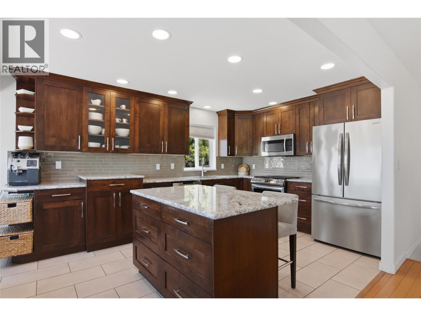 87 Thor Drive, Kamloops, BC - Indoor Photo Showing Kitchen With Stainless Steel Kitchen With Upgraded Kitchen