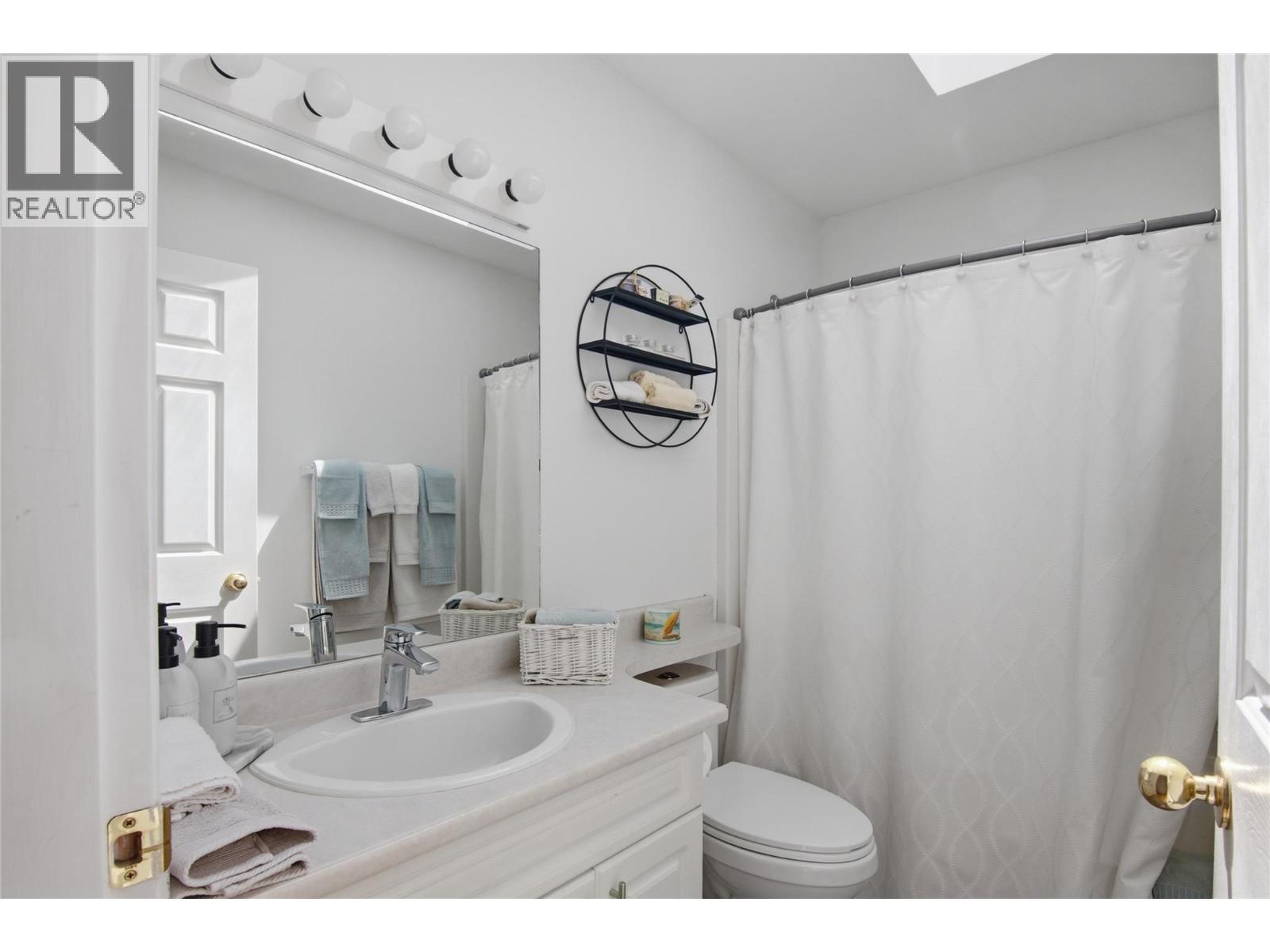 87 Thor Drive, Kamloops, BC - Indoor Photo Showing Bathroom