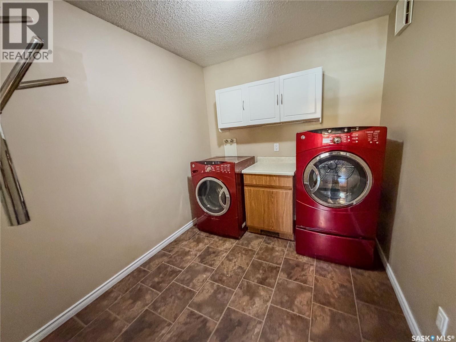 80 Morrison Drive, Yorkton, SK - Indoor Photo Showing Laundry Room