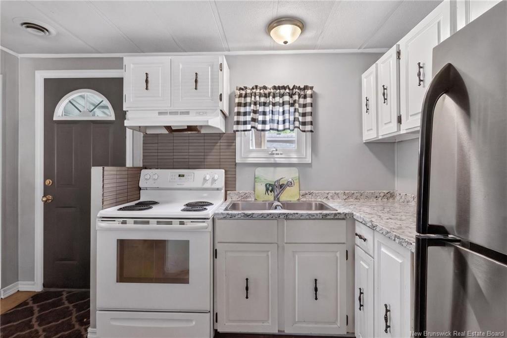 16 Tait Cres, Lakeville, NB