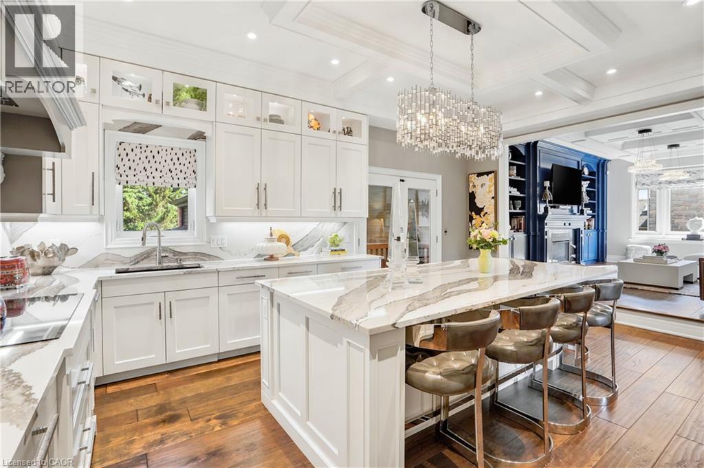 149 Miller Drive, Ancaster, ON - Indoor Photo Showing Kitchen With Upgraded Kitchen