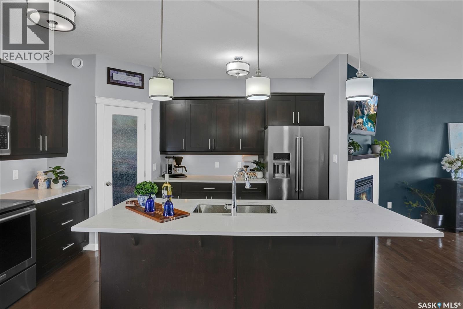 121 Everton Crescent, Moose Jaw, SK - Indoor Photo Showing Kitchen With Double Sink With Upgraded Kitchen
