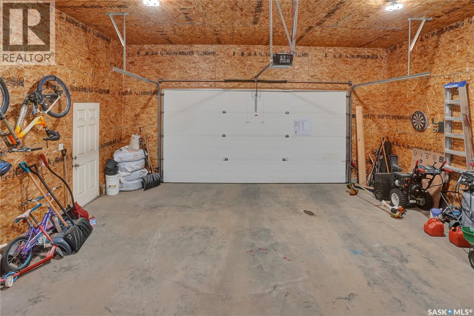121 Everton Crescent, Moose Jaw, SK - Indoor Photo Showing Garage