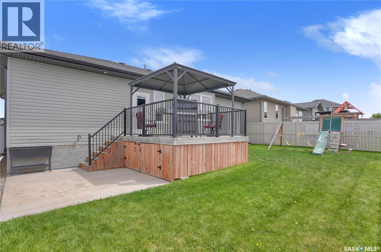 121 Everton Crescent, Moose Jaw, SK - Outdoor With Deck Patio Veranda