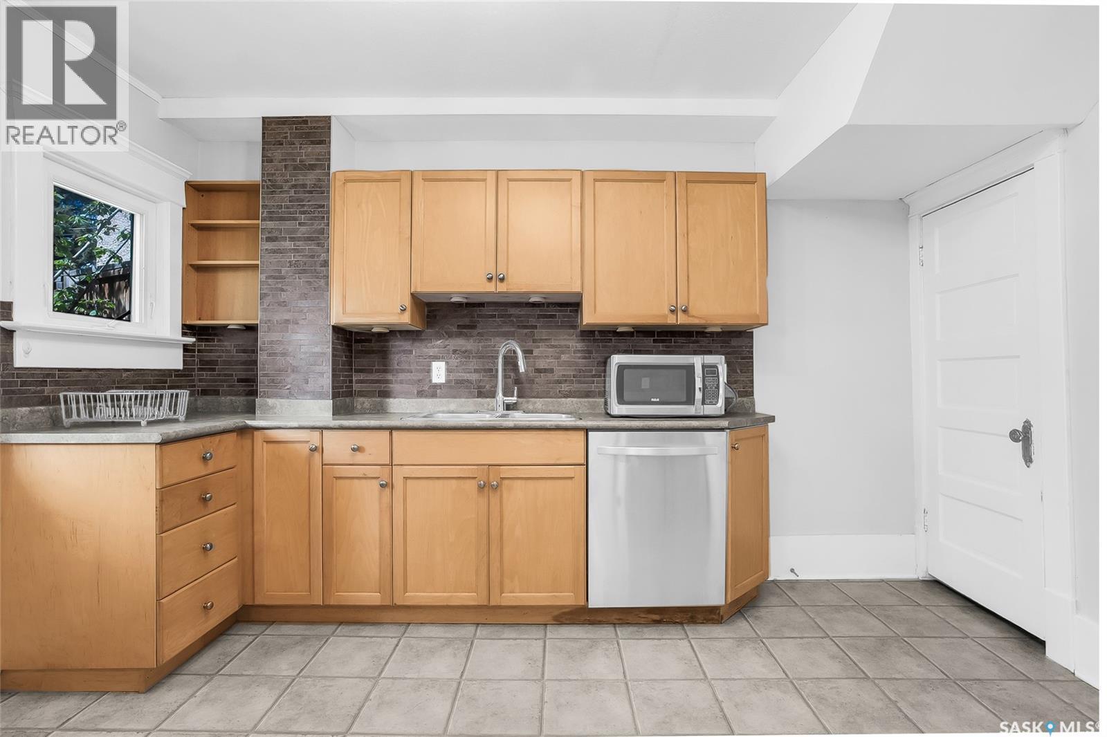 524 7Th Street E, Saskatoon, SK - Indoor Photo Showing Kitchen