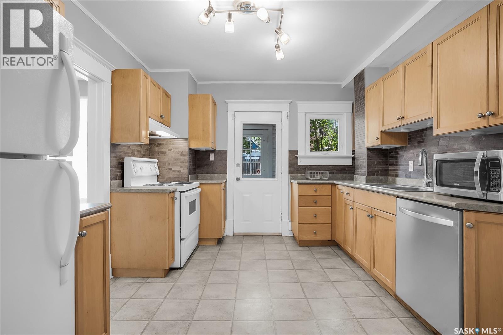 524 7Th Street E, Saskatoon, SK - Indoor Photo Showing Kitchen