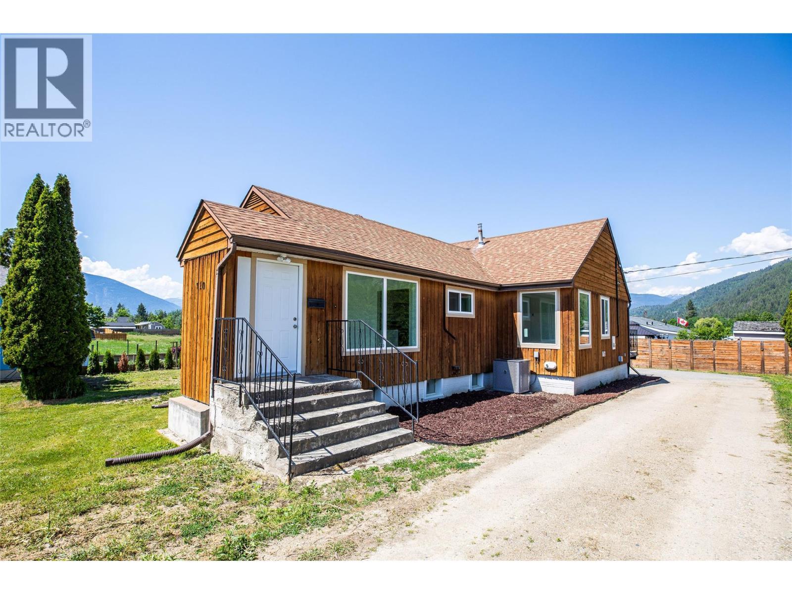 710 Devon Street, Creston, BC - Outdoor