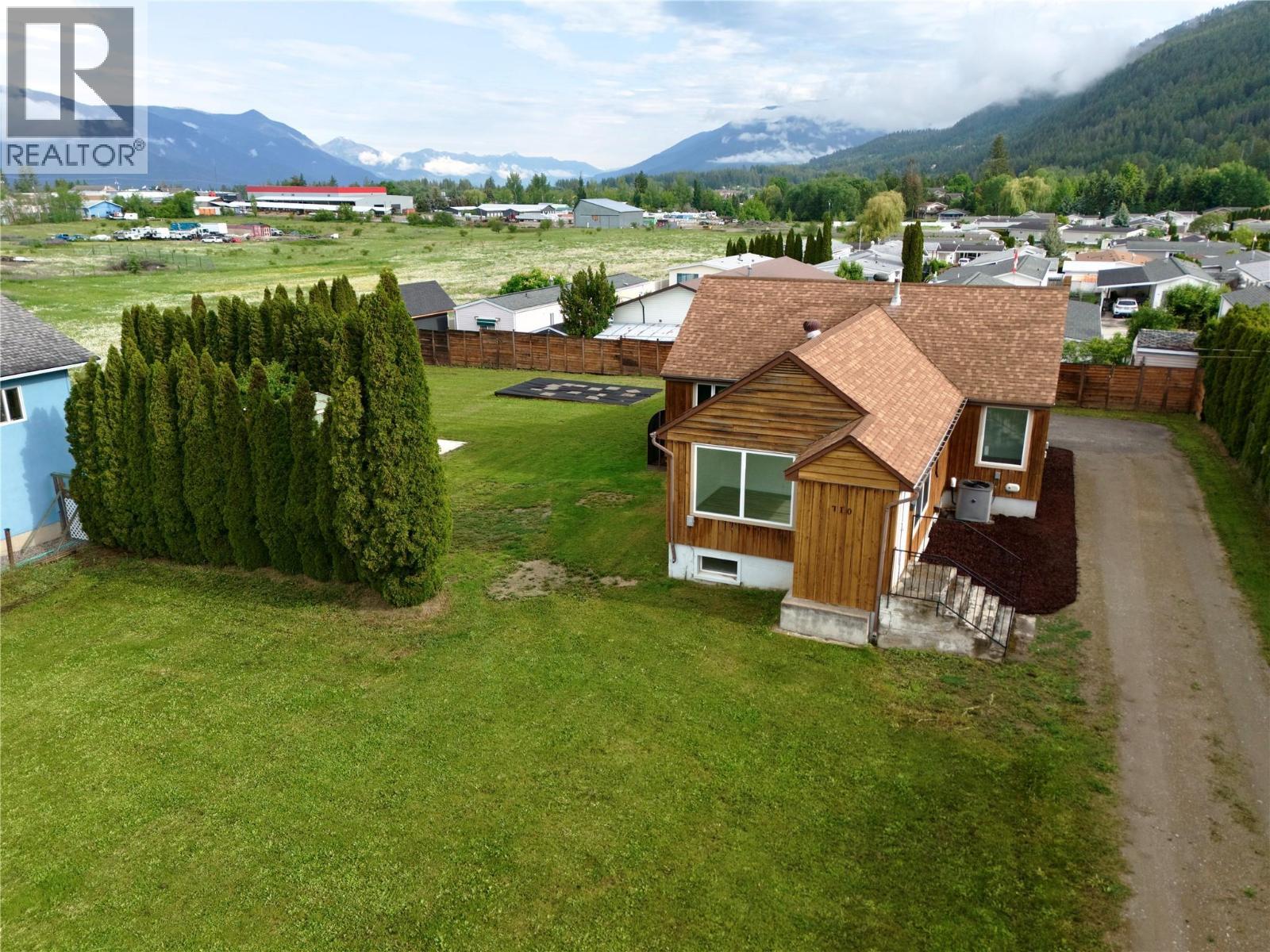 710 Devon Street, Creston, BC - Outdoor With View