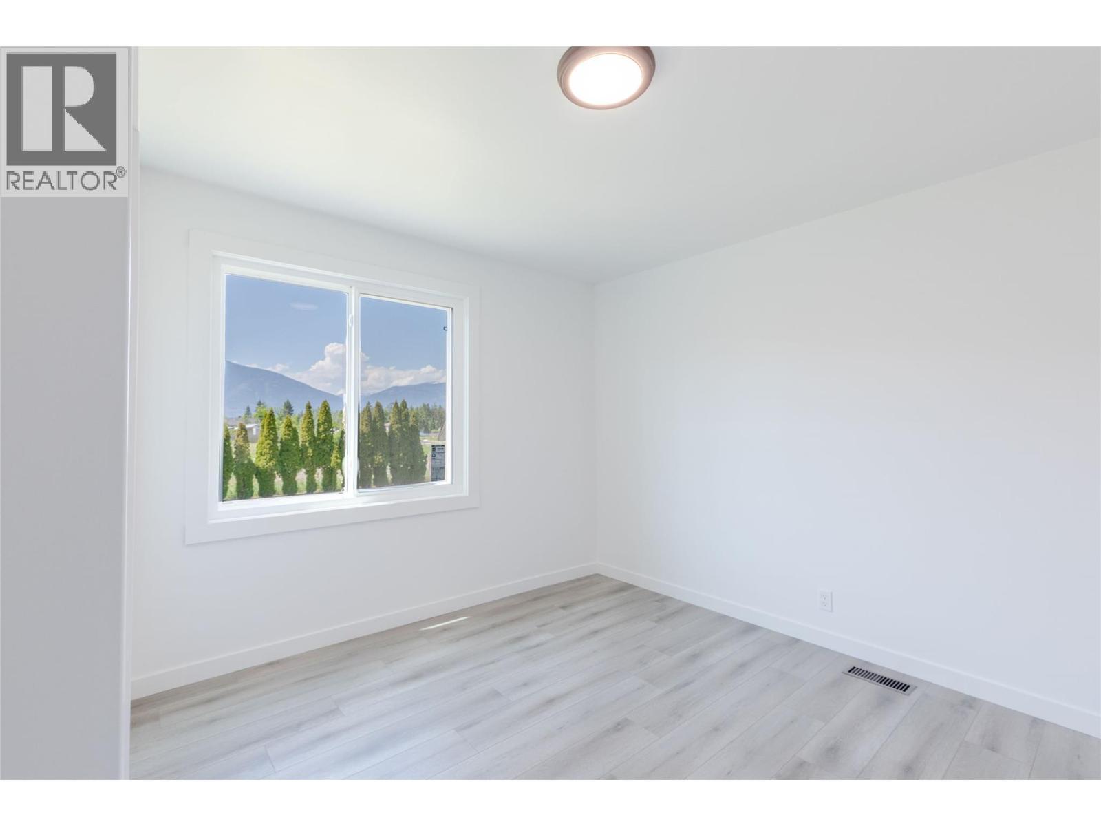 Bedroom - 710 Devon Street, Creston, BC - Indoor Photo Showing Other Room