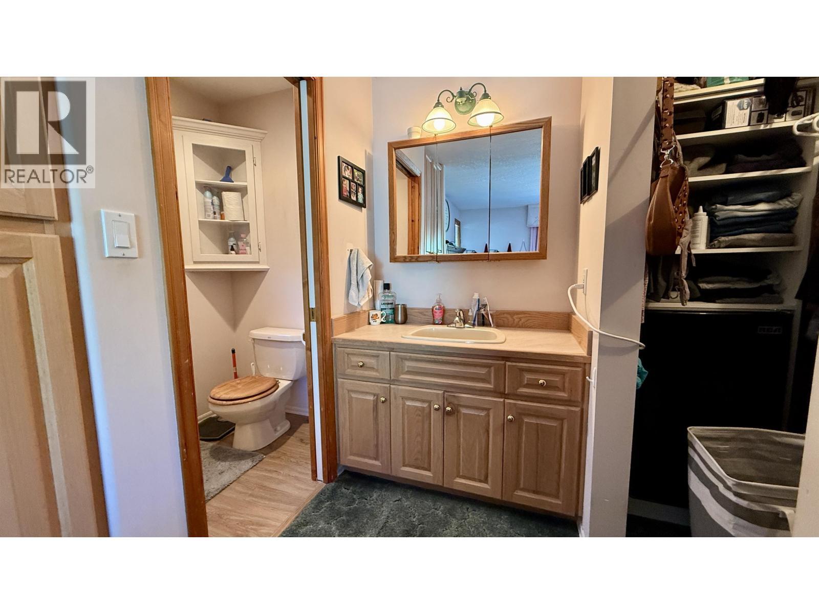 7364 Watch Lake Road, Lone Butte, BC - Indoor Photo Showing Bathroom