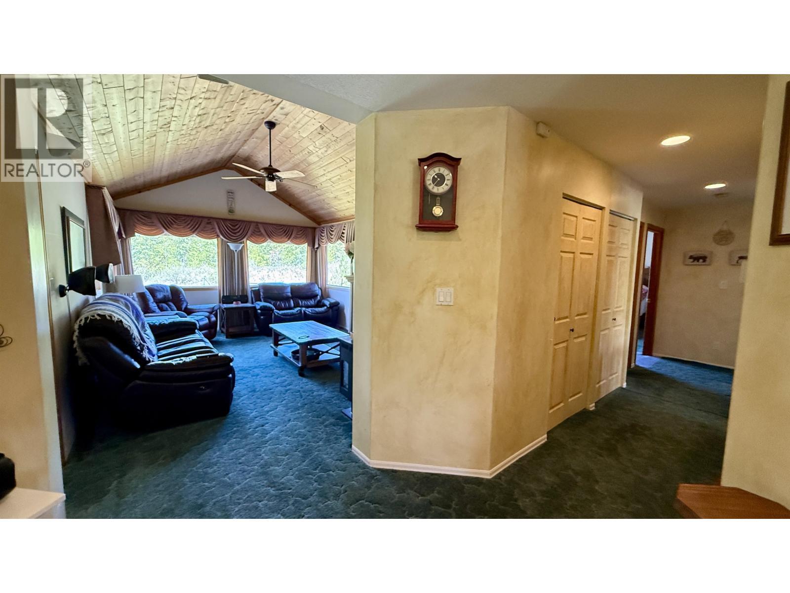7364 Watch Lake Road, Lone Butte, BC - Indoor