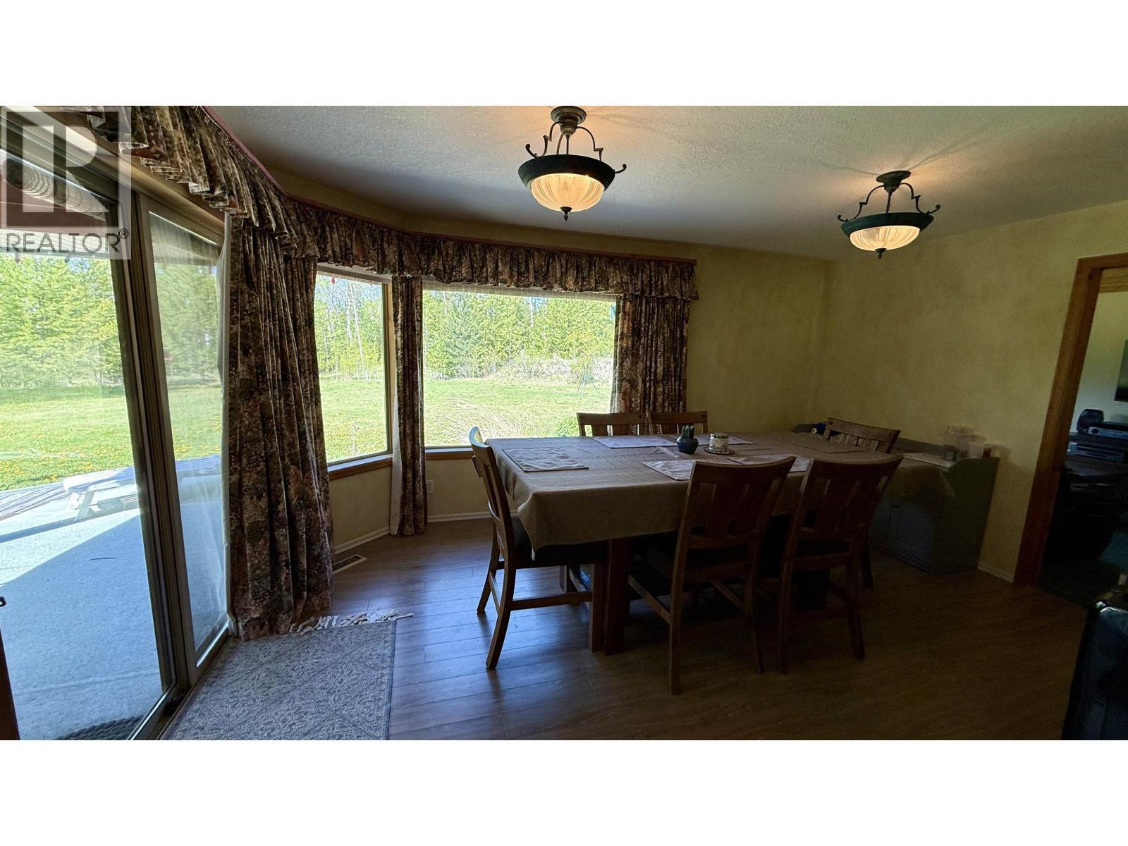 7364 Watch Lake Road, Lone Butte, BC - Indoor Photo Showing Dining Room