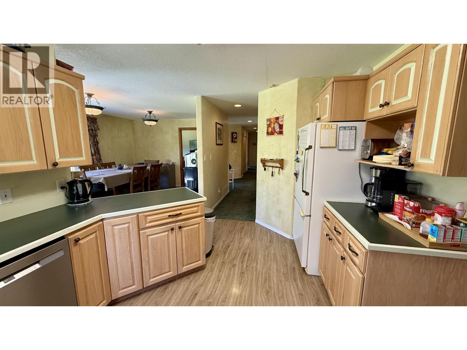 7364 Watch Lake Road, Lone Butte, BC - Indoor Photo Showing Kitchen