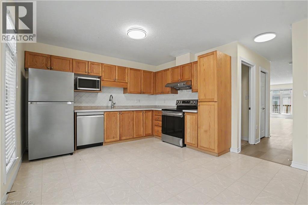 619 Wild Ginger Avenue Unit# C15 & #C16, Waterloo, ON - Indoor Photo Showing Kitchen
