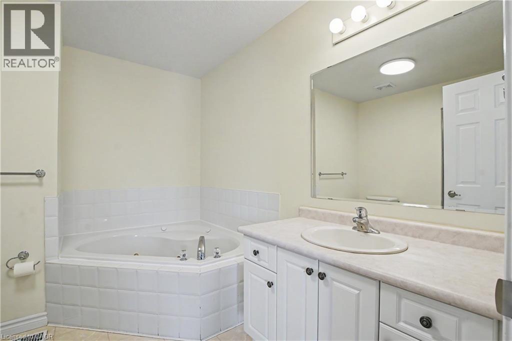 619 Wild Ginger Avenue Unit# C15 & #C16, Waterloo, ON - Indoor Photo Showing Bathroom
