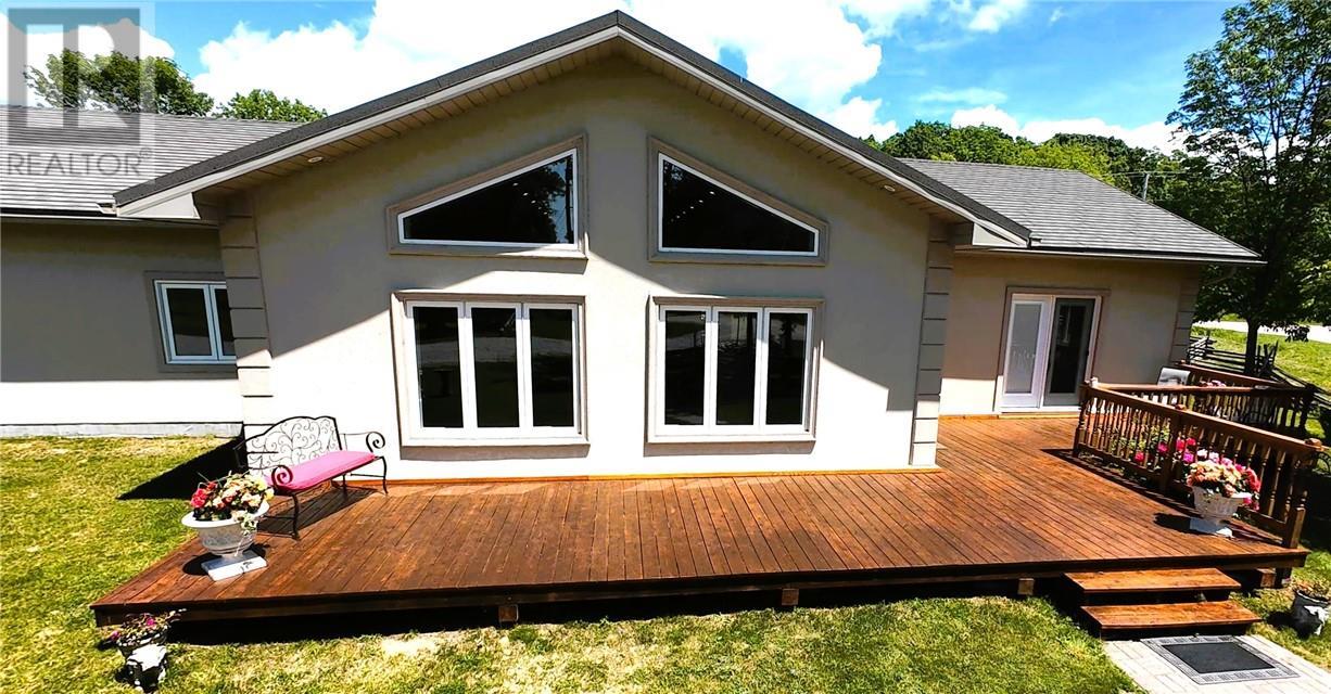 14 Maplewood Trail, Kagawong, ON - Outdoor With Exterior
