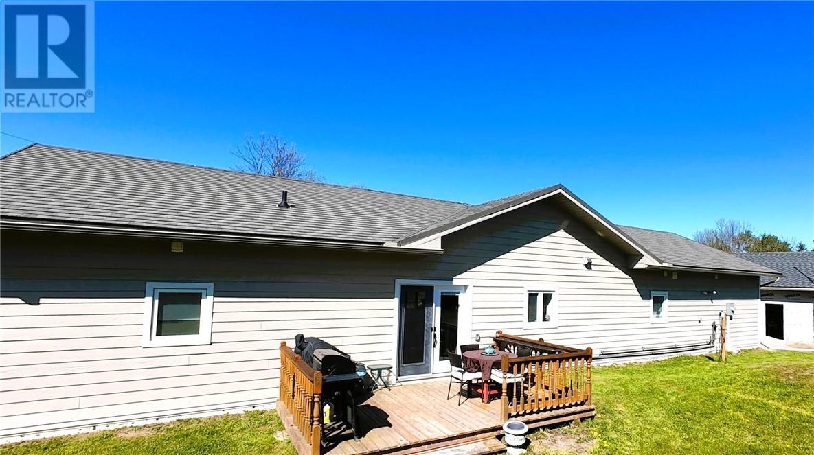 14 Maplewood Trail, Kagawong, ON - Outdoor With Exterior