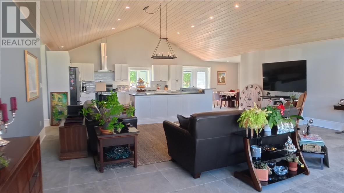 14 Maplewood Trail, Kagawong, ON - Indoor