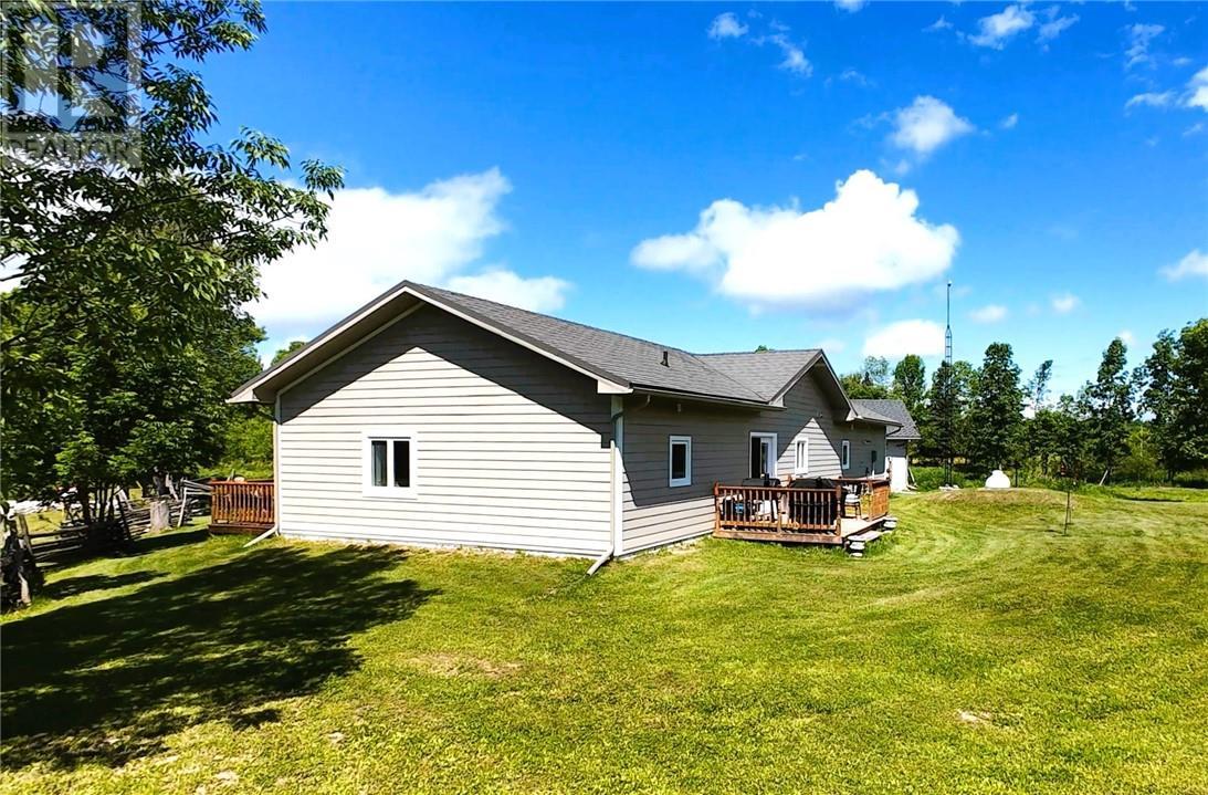 14 Maplewood Trail, Kagawong, ON - Outdoor