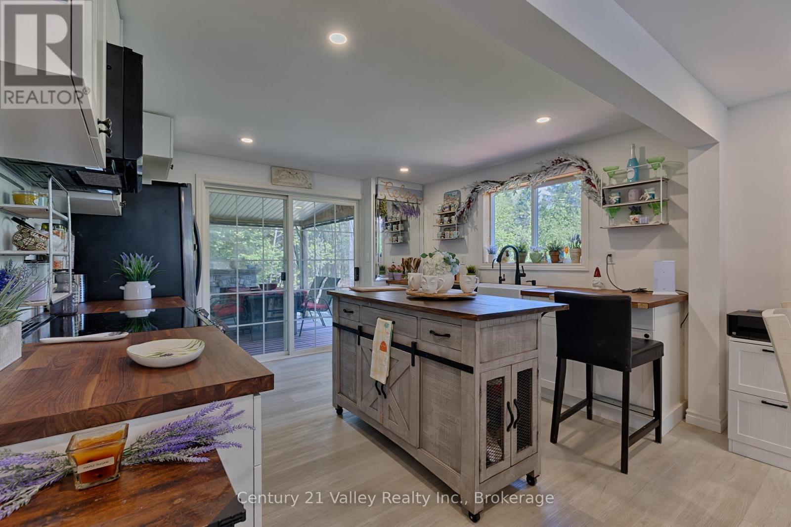593 Inglis Road, Greater Madawaska, ON - Indoor