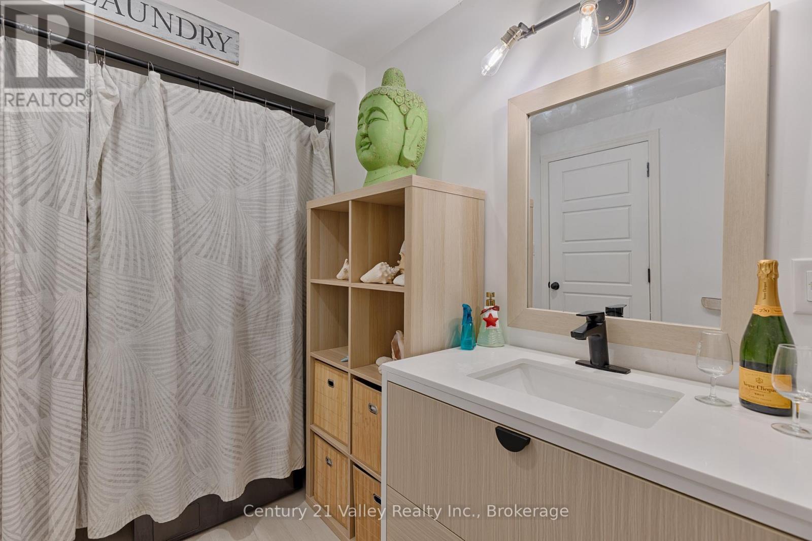 593 Inglis Road, Greater Madawaska, ON - Indoor Photo Showing Bathroom