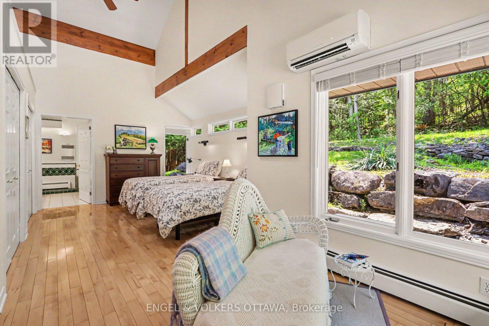 4637 Northwoods Drive, Ottawa, ON - Indoor Photo Showing Bedroom