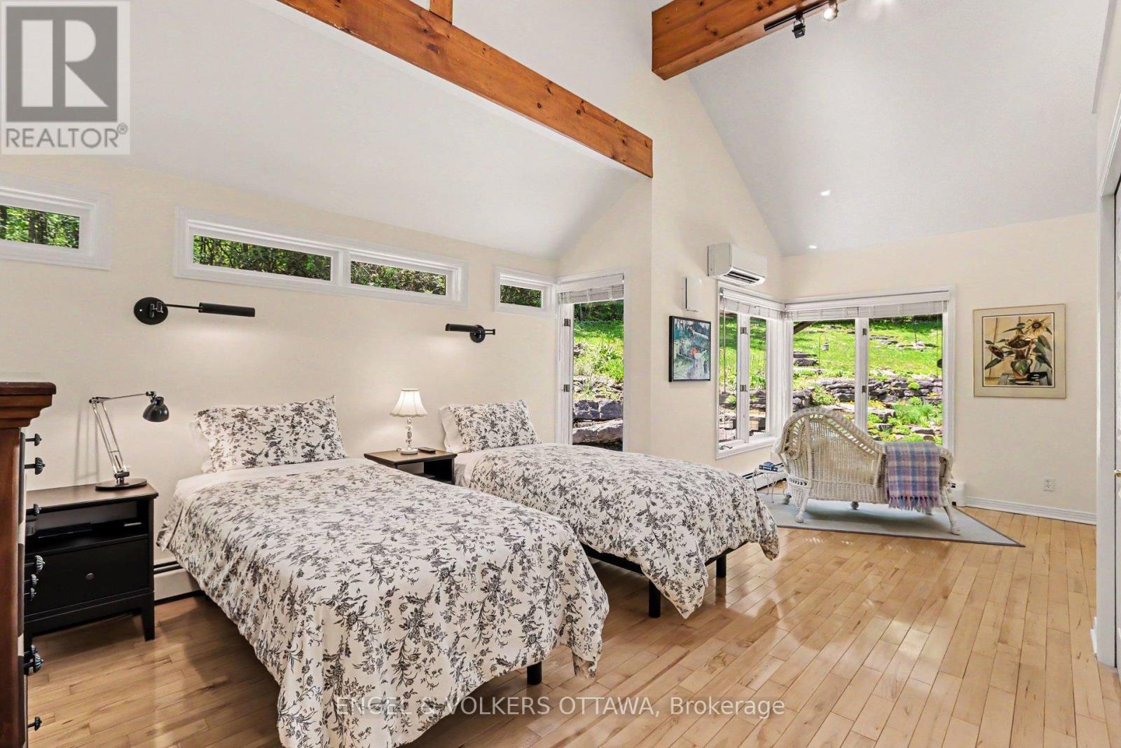 4637 Northwoods Drive, Ottawa, ON - Indoor Photo Showing Bedroom