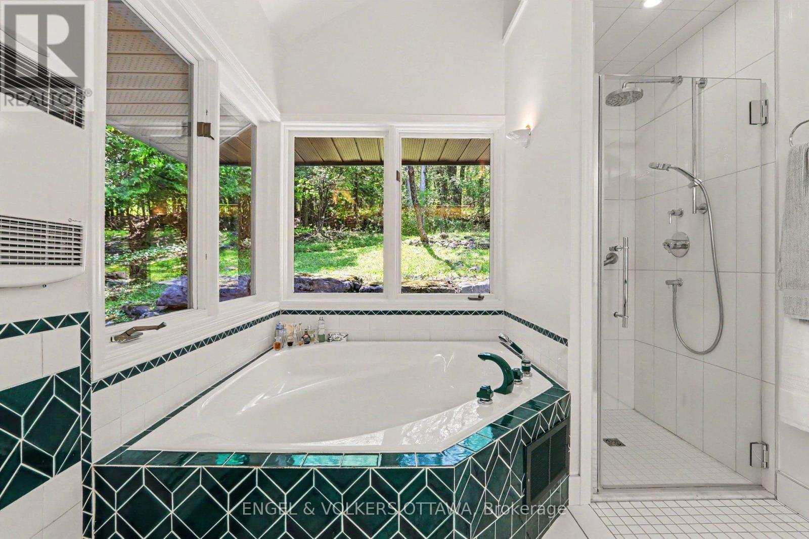 4637 Northwoods Drive, Ottawa, ON - Indoor Photo Showing Bathroom