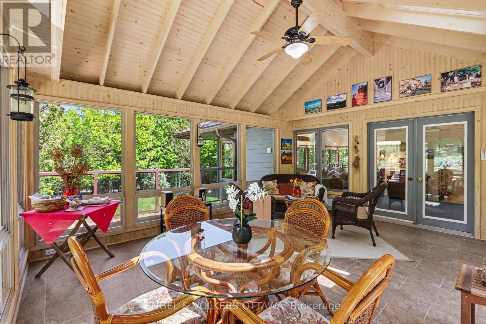 4637 Northwoods Drive, Ottawa, ON - Indoor Photo Showing Dining Room
