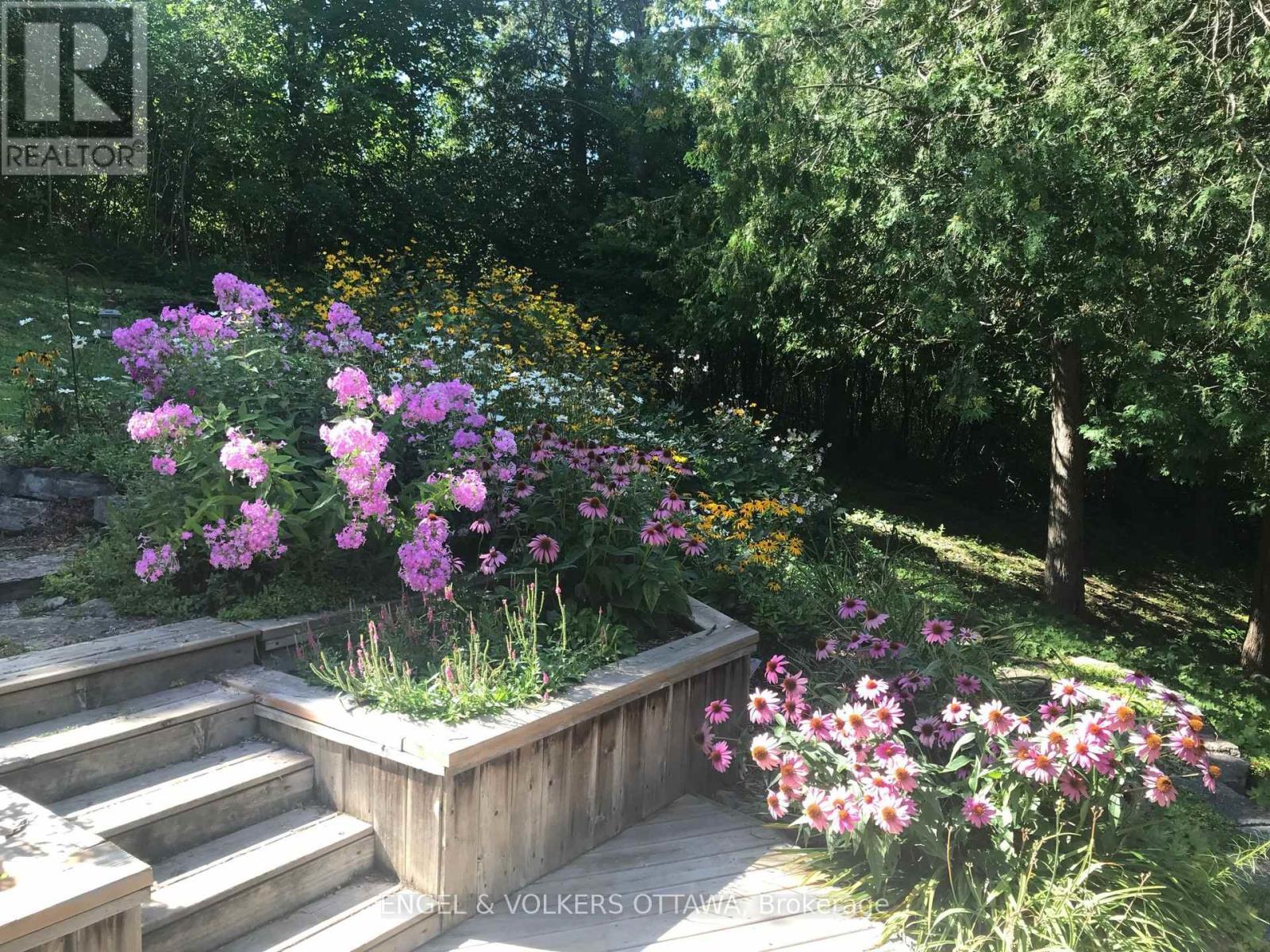 4637 Northwoods Drive, Ottawa, ON - Outdoor