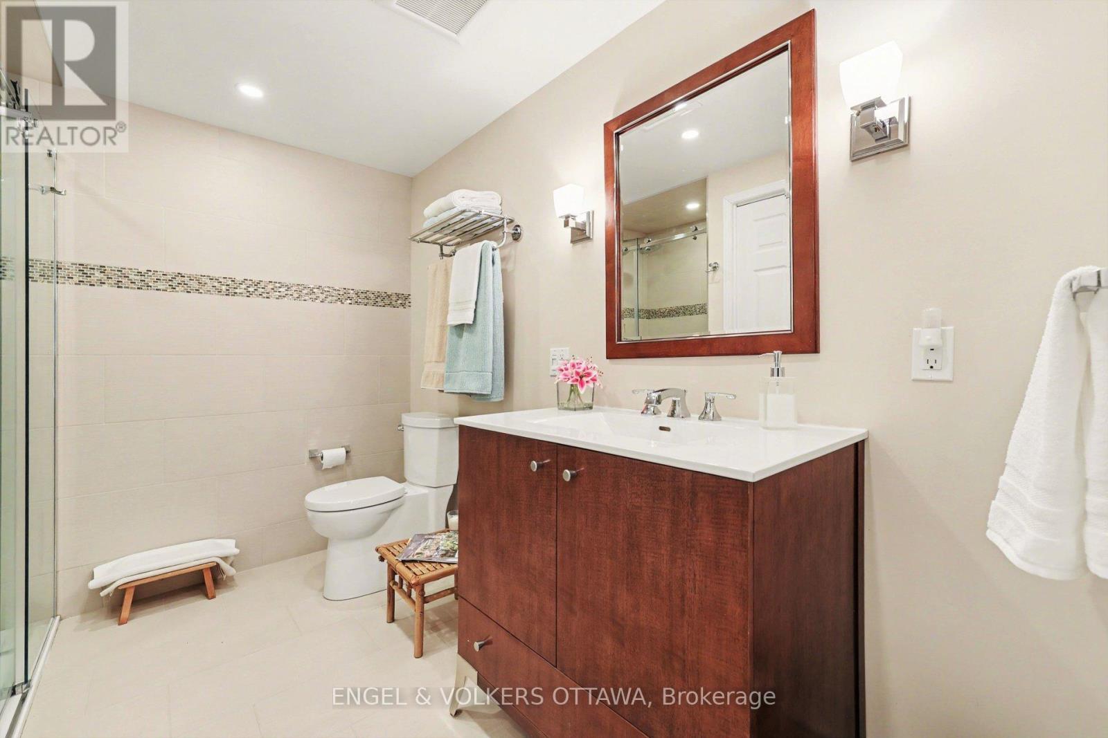 4637 Northwoods Drive, Ottawa, ON - Indoor Photo Showing Bathroom