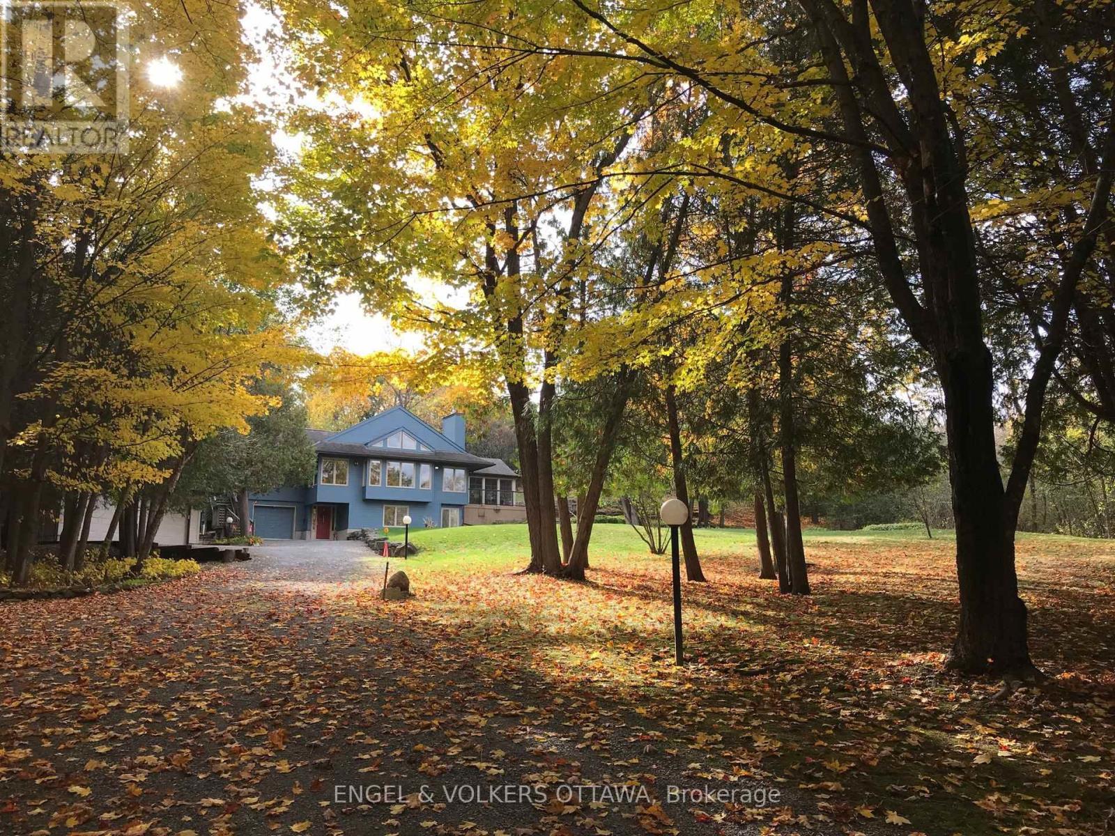 4637 Northwoods Drive, Ottawa, ON - Outdoor