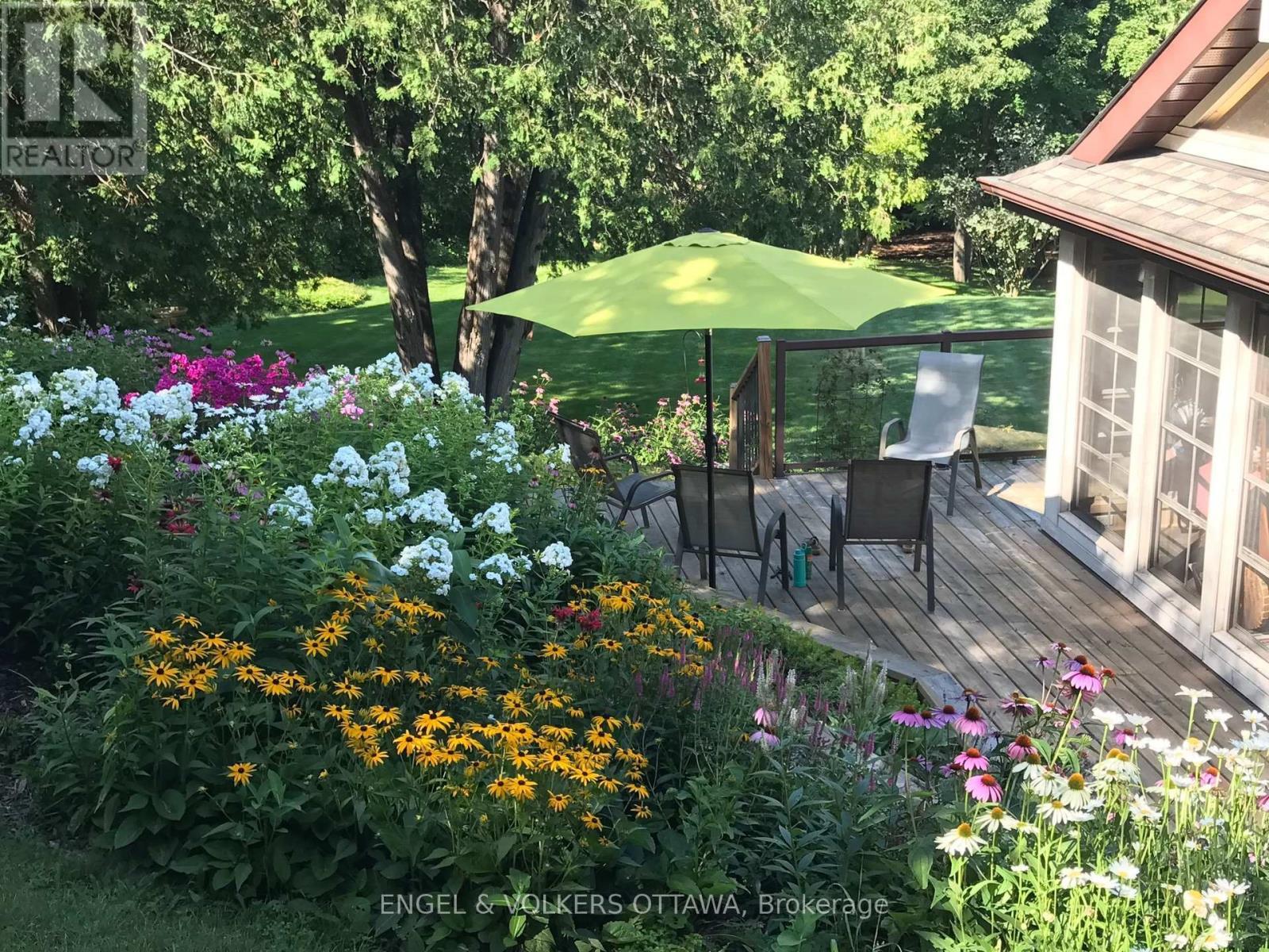 4637 Northwoods Drive, Ottawa, ON - Outdoor