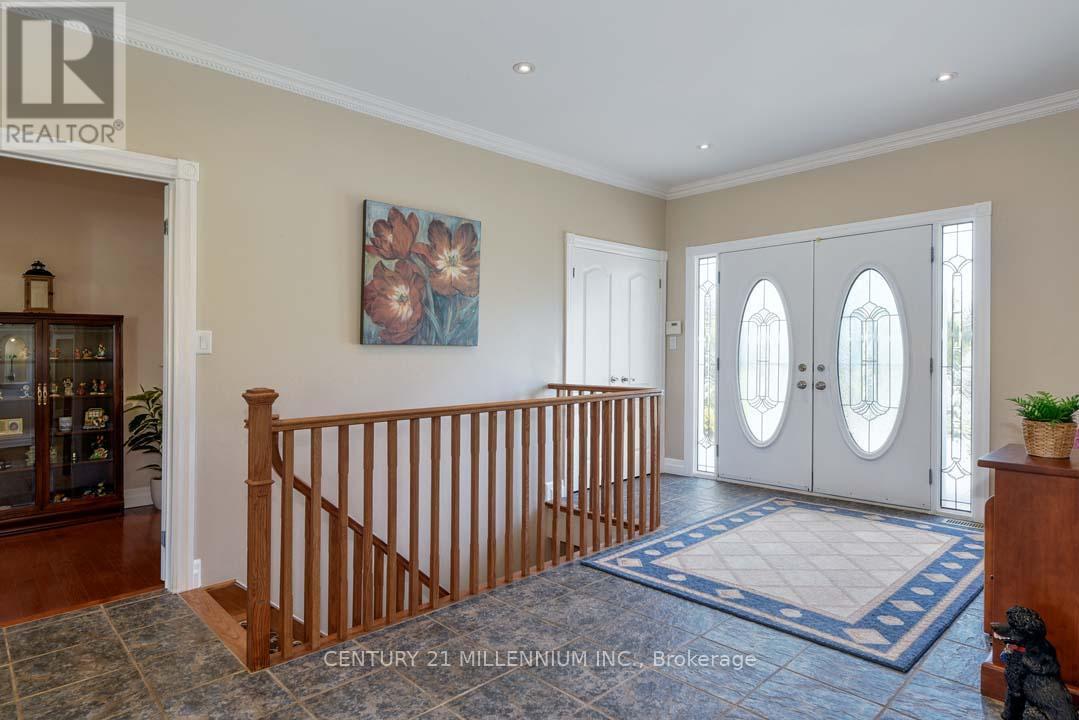 8 Castlewood Court, Caledon, ON - Indoor Photo Showing Other Room