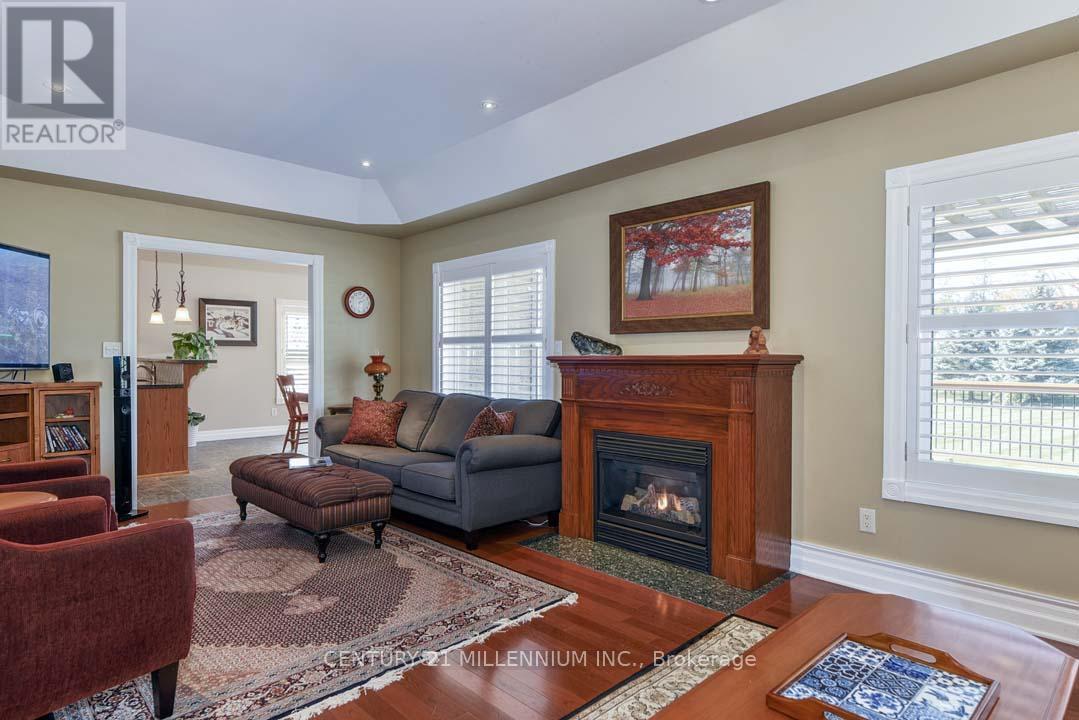8 Castlewood Court, Caledon, ON - Indoor Photo Showing Living Room With Fireplace