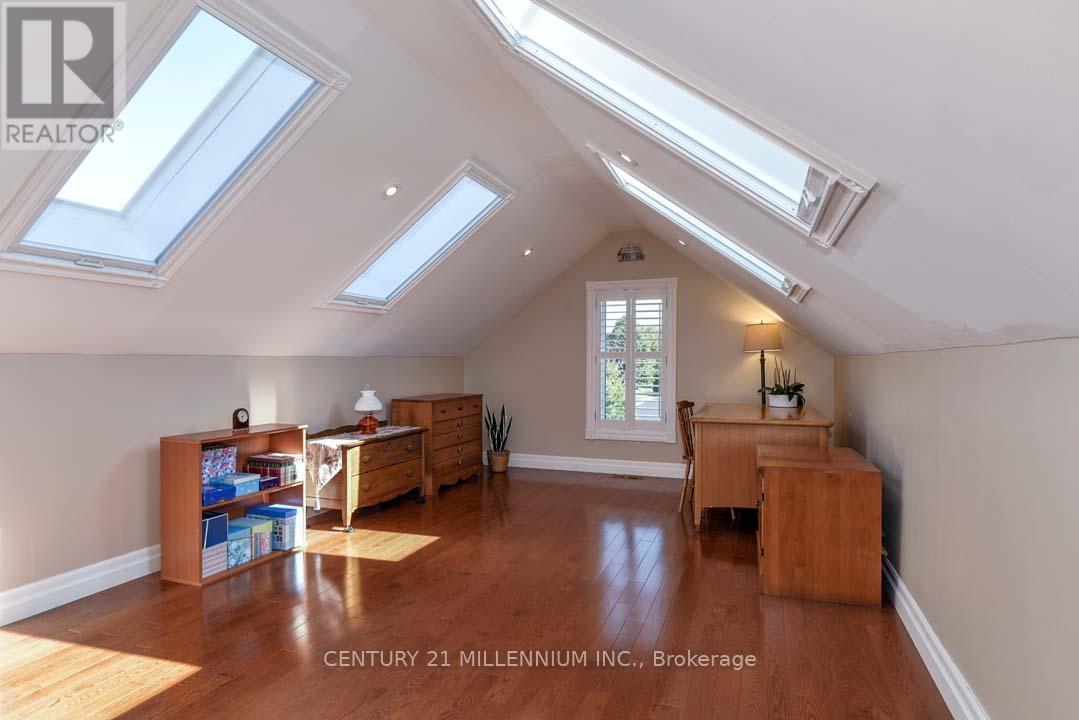 8 Castlewood Court, Caledon, ON - Indoor Photo Showing Other Room