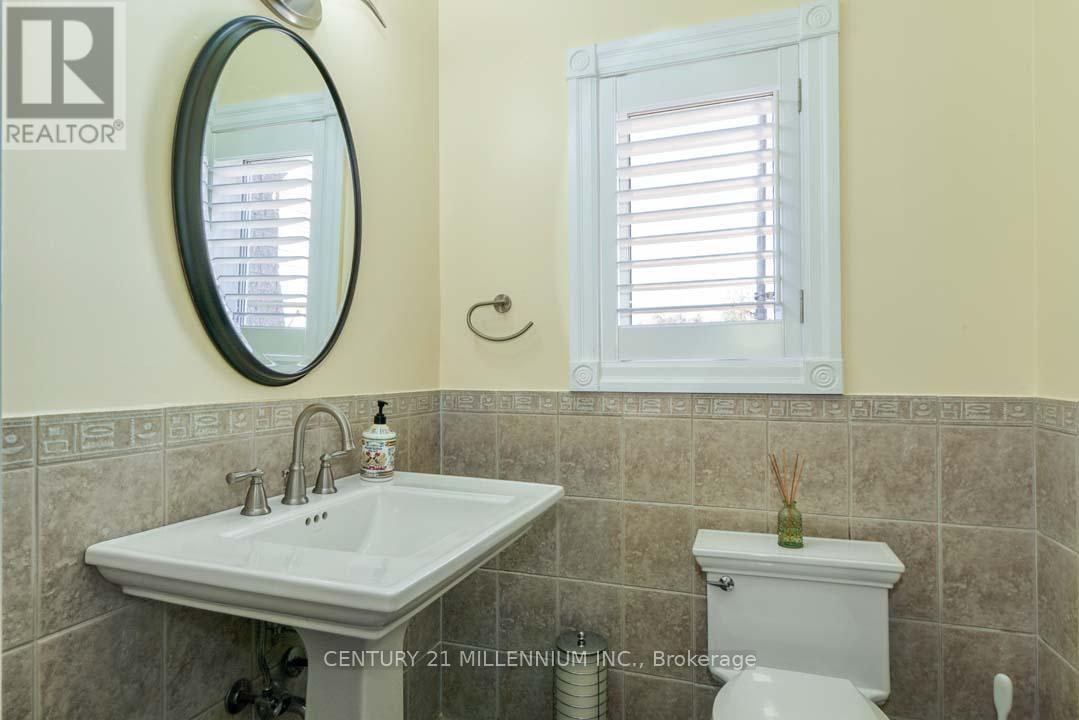 8 Castlewood Court, Caledon, ON - Indoor Photo Showing Bathroom