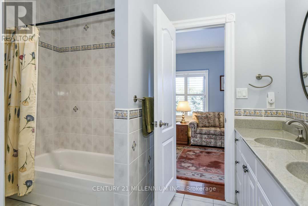 8 Castlewood Court, Caledon, ON - Indoor Photo Showing Bathroom