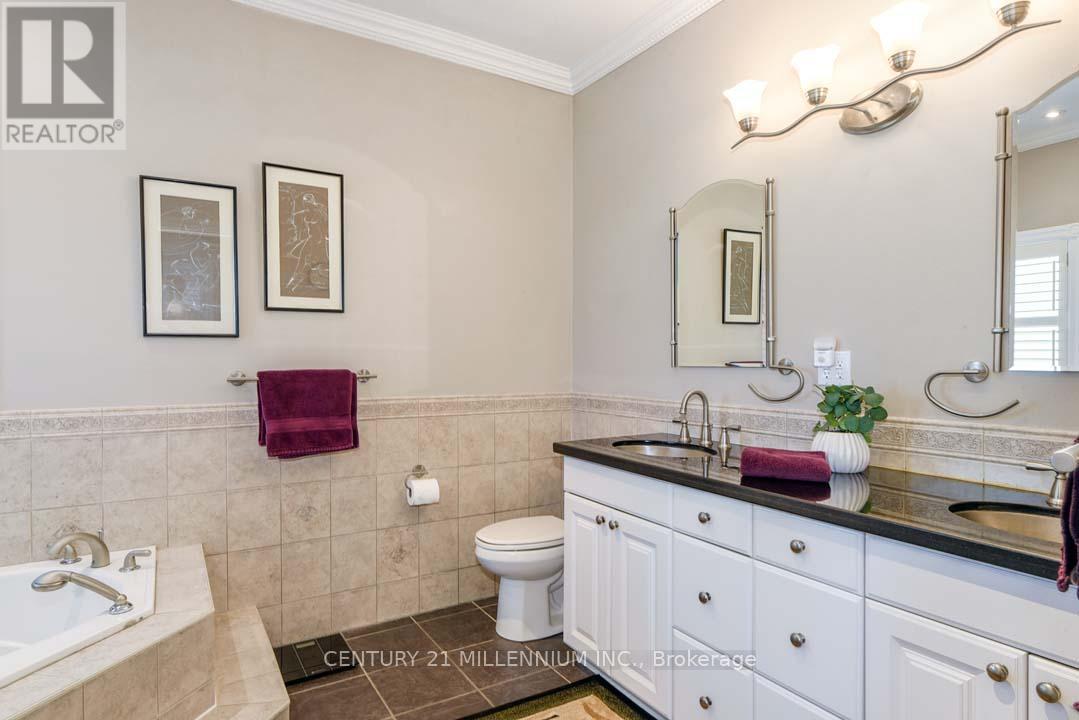 8 Castlewood Court, Caledon, ON - Indoor Photo Showing Bathroom