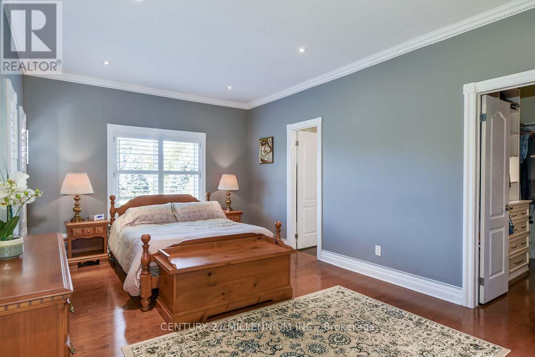 8 Castlewood Court, Caledon, ON - Indoor Photo Showing Bedroom