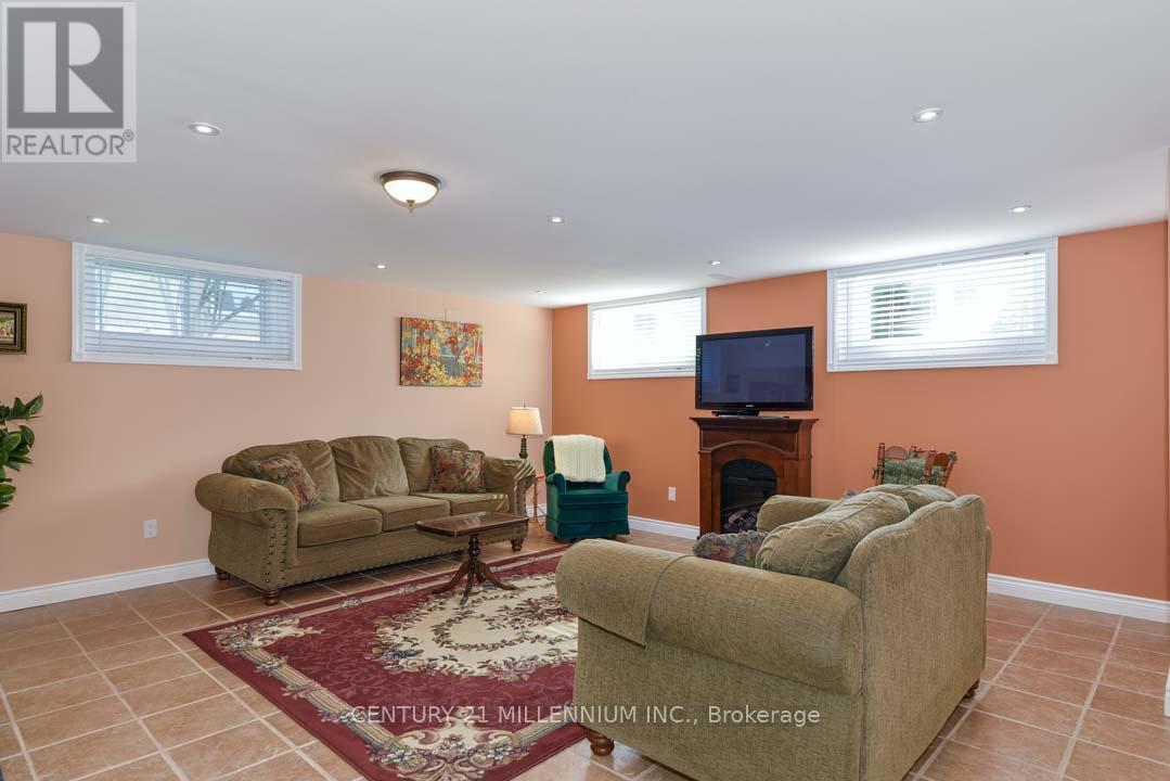 8 Castlewood Court, Caledon, ON - Indoor With Fireplace