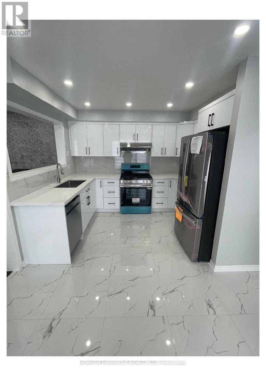 55 Secord Crescent, Brampton, ON - Indoor Photo Showing Kitchen