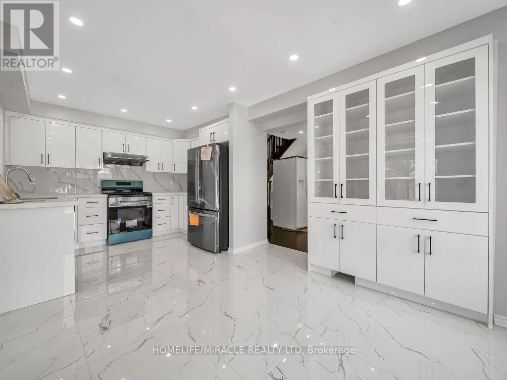 55 Secord Crescent, Brampton, ON - Indoor Photo Showing Kitchen