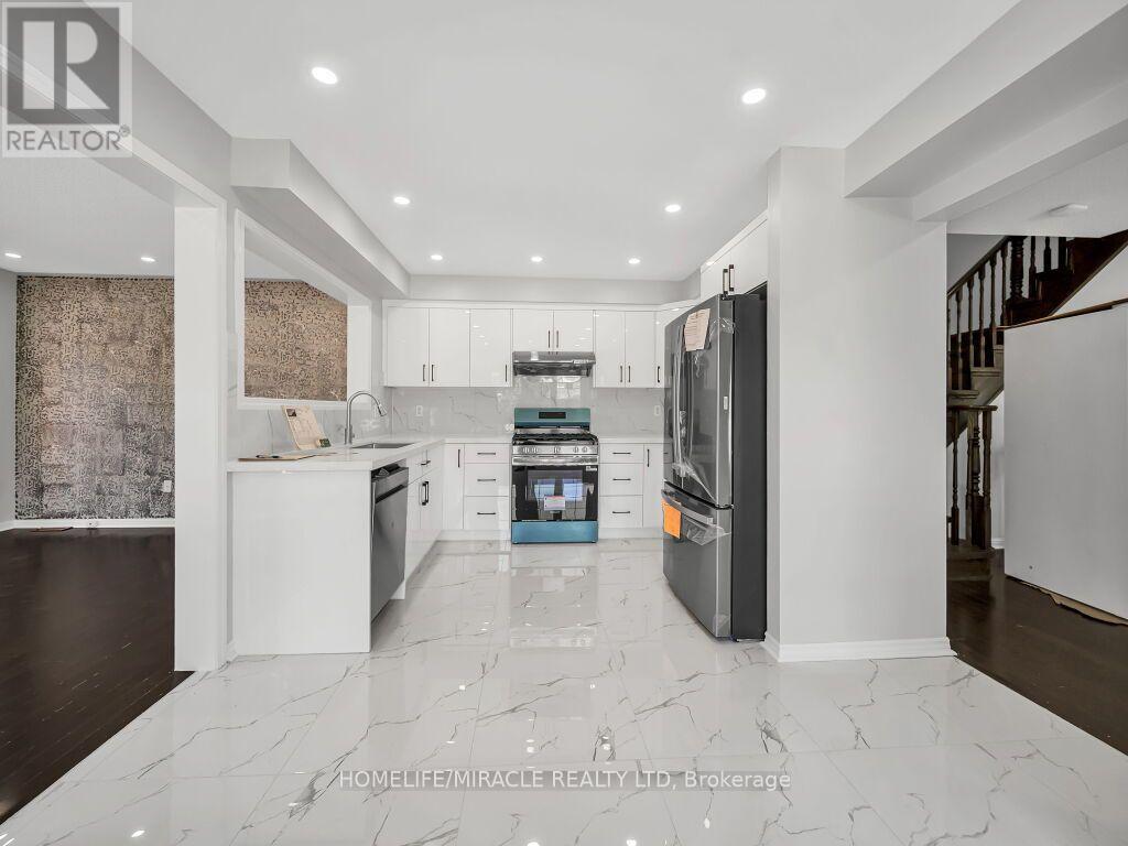 55 Secord Crescent, Brampton, ON - Indoor Photo Showing Kitchen