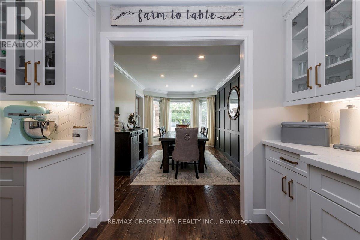 92 Golden Meadow Road, Barrie, ON - Indoor Photo Showing Kitchen