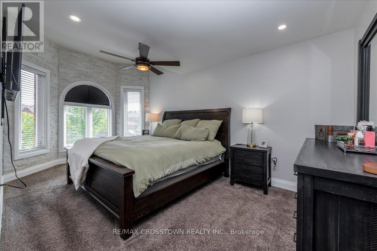 92 Golden Meadow Road, Barrie, ON - Indoor Photo Showing Bedroom
