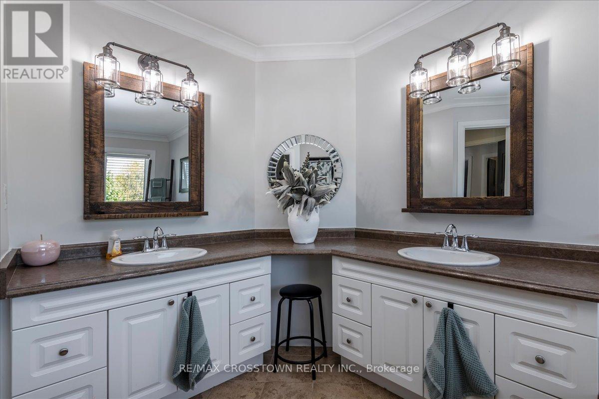 92 Golden Meadow Road, Barrie, ON - Indoor Photo Showing Bathroom