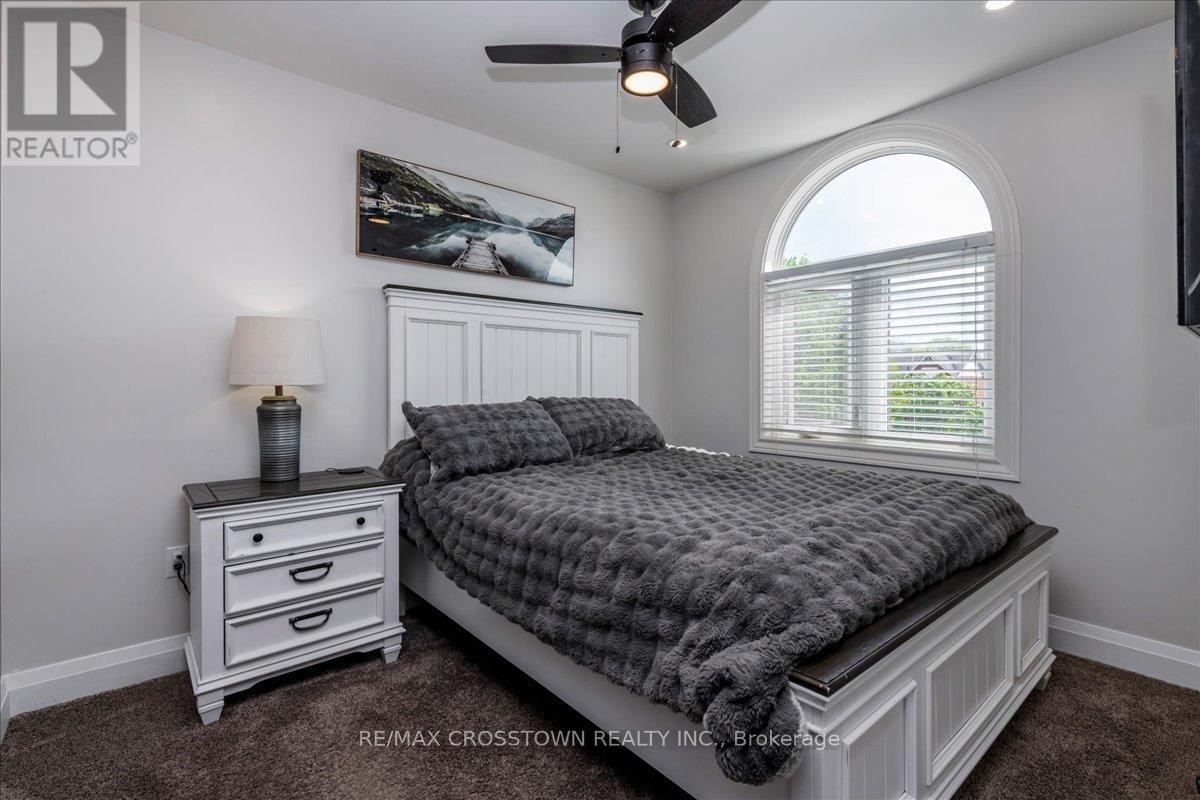 92 Golden Meadow Road, Barrie, ON - Indoor Photo Showing Bedroom