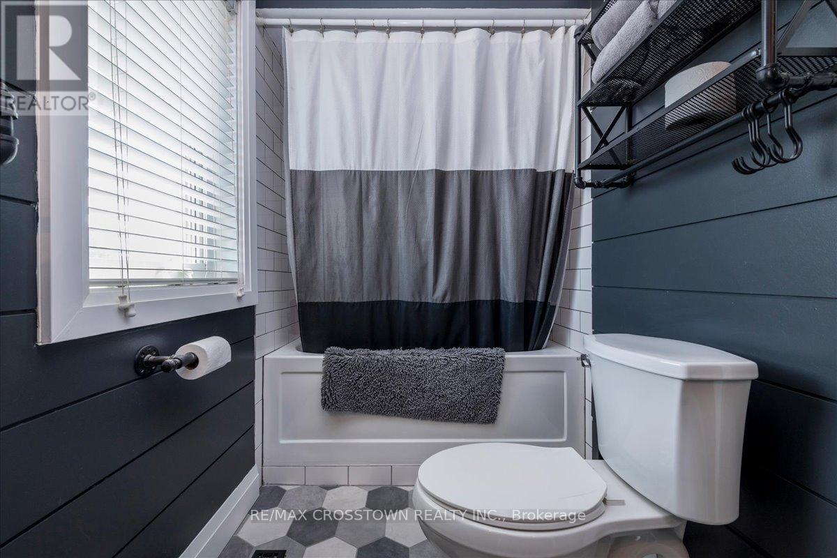 92 Golden Meadow Road, Barrie, ON - Indoor Photo Showing Bathroom